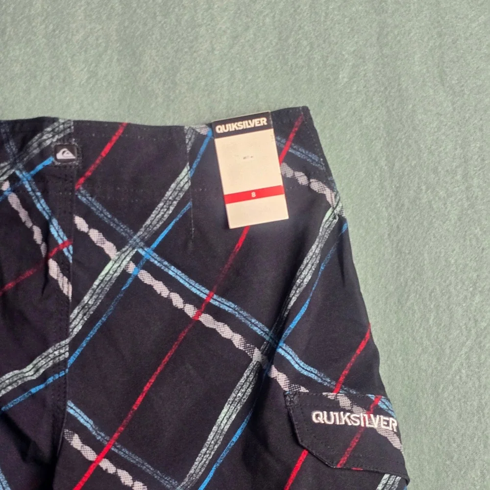 Quiksilver‎ Boys Plaid Board Shorts Size 8 Swim Trunks Black Blue Red 2540565059